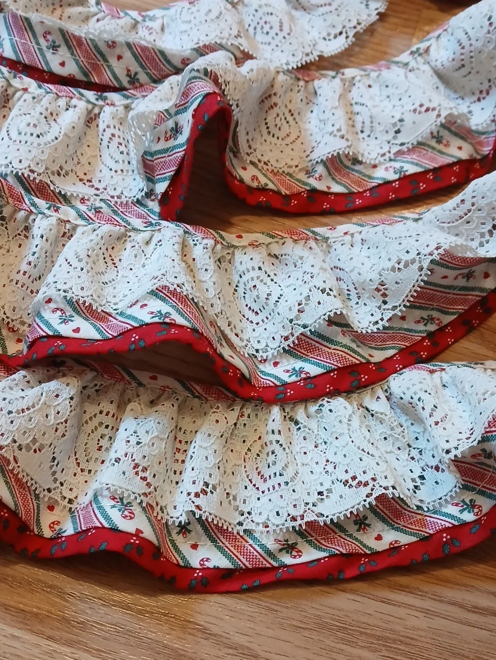 Vintage Handmade Ruffled Christmas Tree Garland Lace Ameritex 1987 Fabric